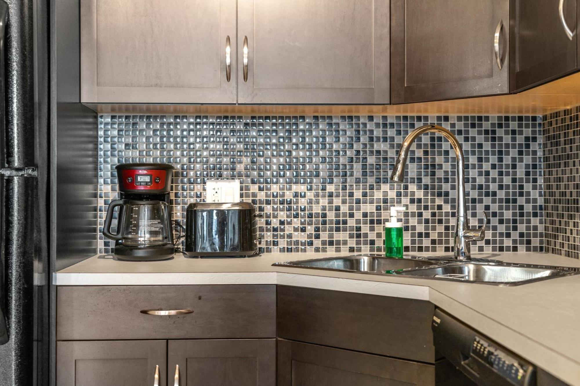 City Centre Retreat - 1Br Condo With Desk Calgary Zewnętrze zdjęcie