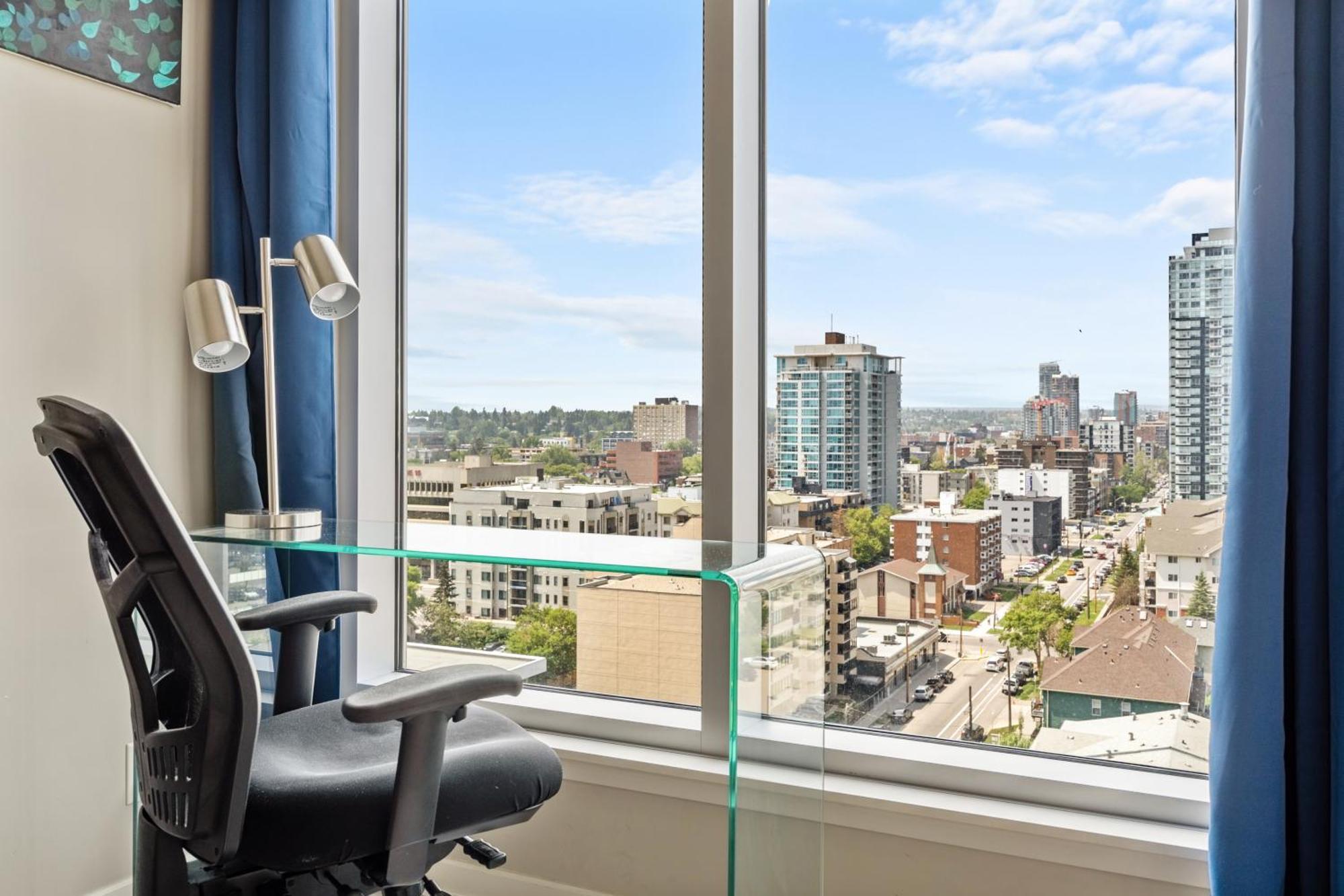 City Centre Retreat - 1Br Condo With Desk Calgary Zewnętrze zdjęcie