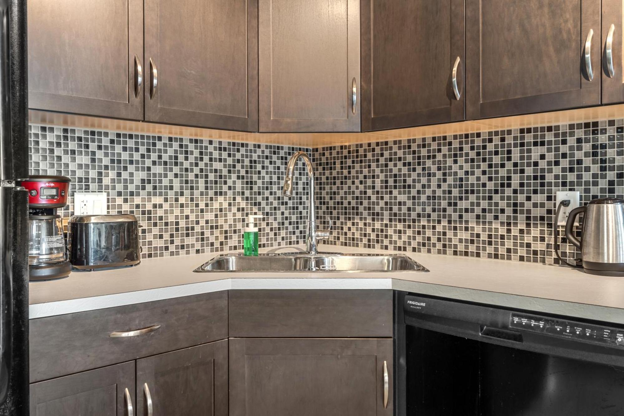 City Centre Retreat - 1Br Condo With Desk Calgary Zewnętrze zdjęcie